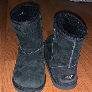 Kids UGG Classic II Boot in Black - Size 3